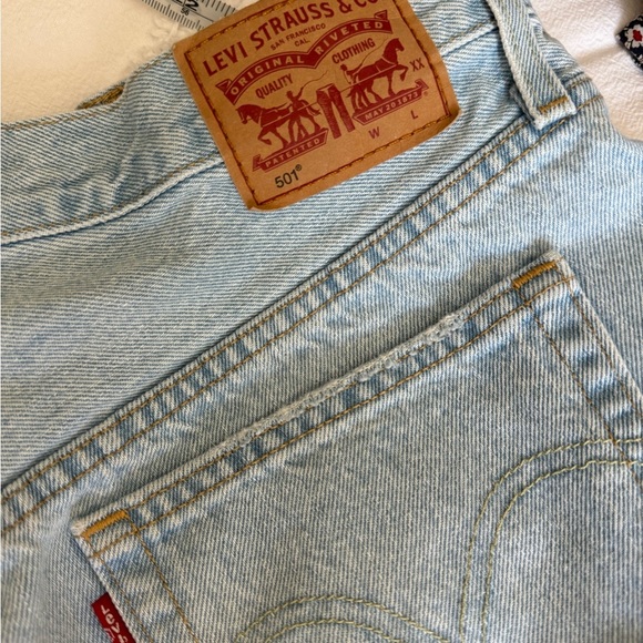 Levi's Blue Jean Shorts Distressed High-Waisted - Picture 4 of 6